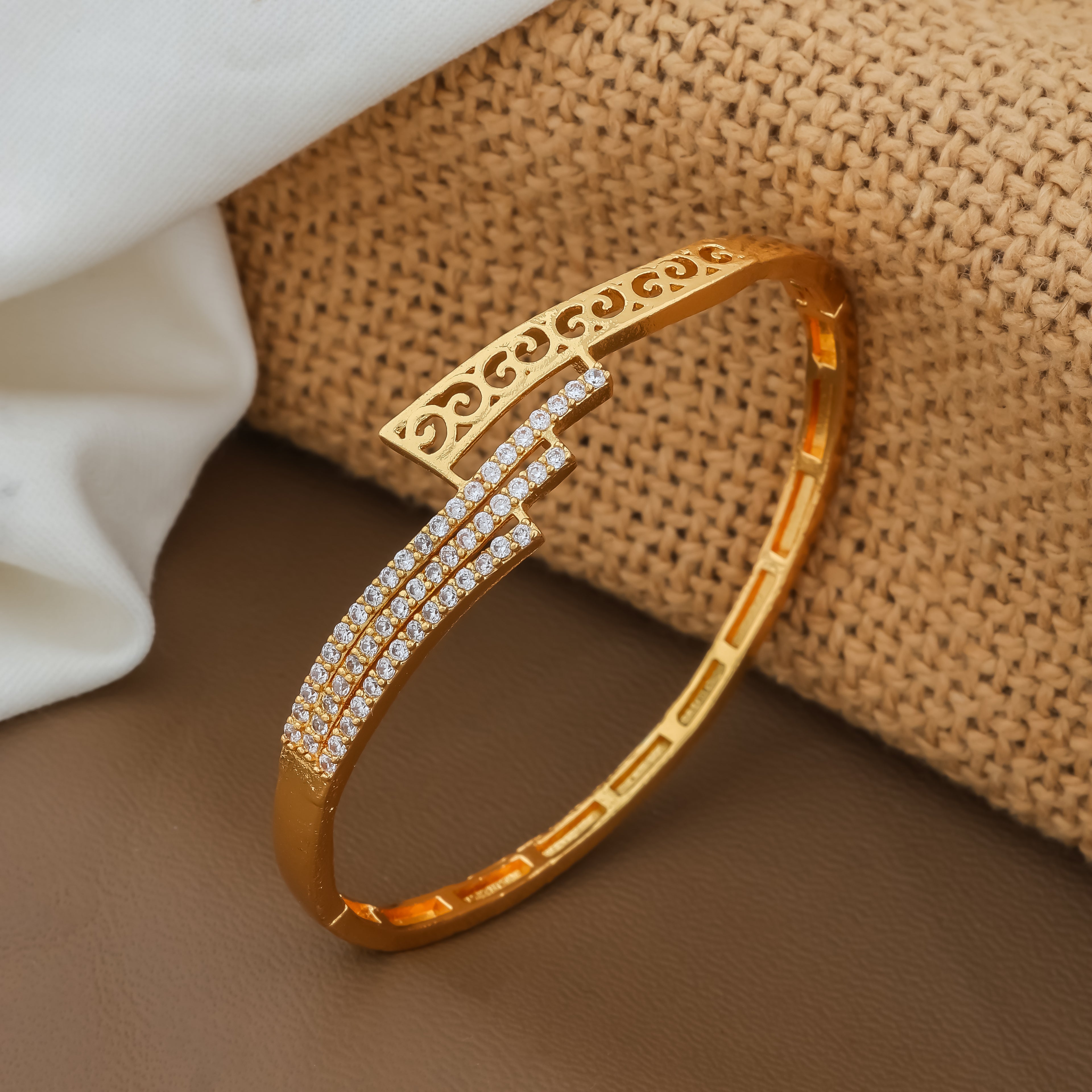 Crafted Gold Looks Premium Breslate